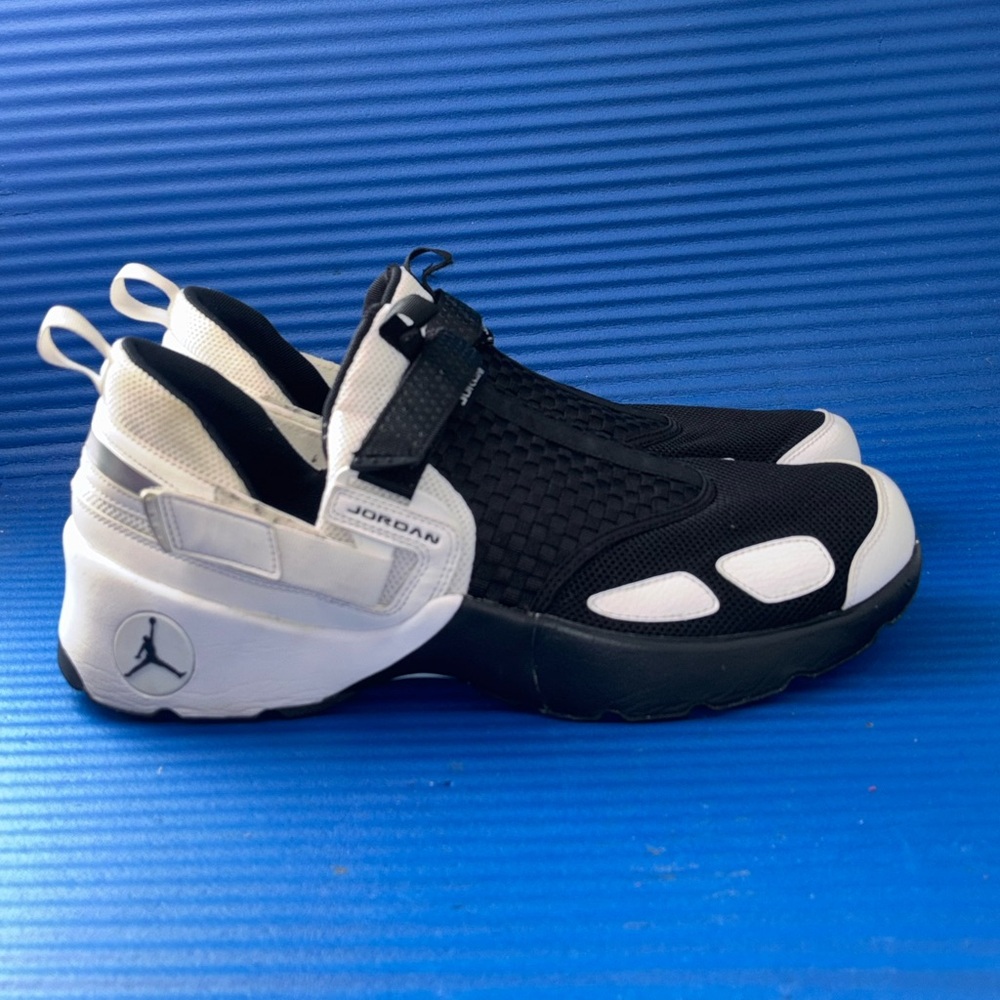 Size 16- Men’s Nike Air Jordan Trunner LX Black/White 897992-010 RARE